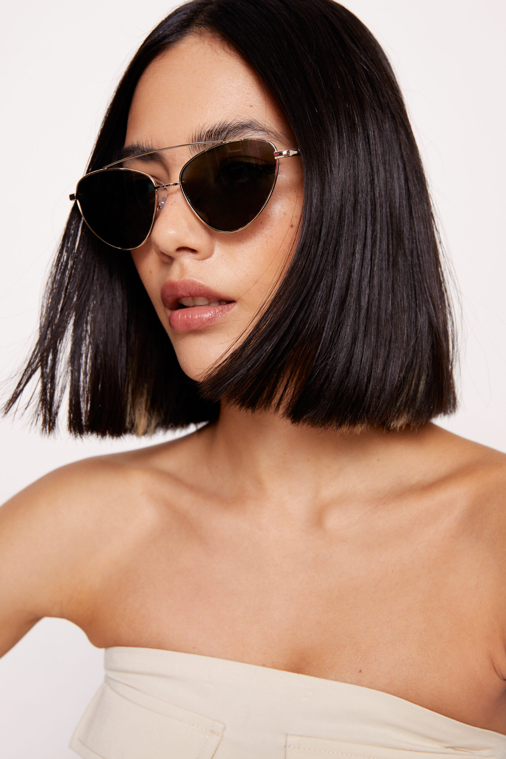 Metal Frame Pointed Aviator Sunglasses